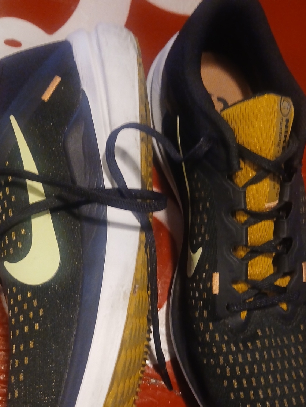 Mens Size 11  Nike Winflo 10 Running Shoes - Picture 4 of 8